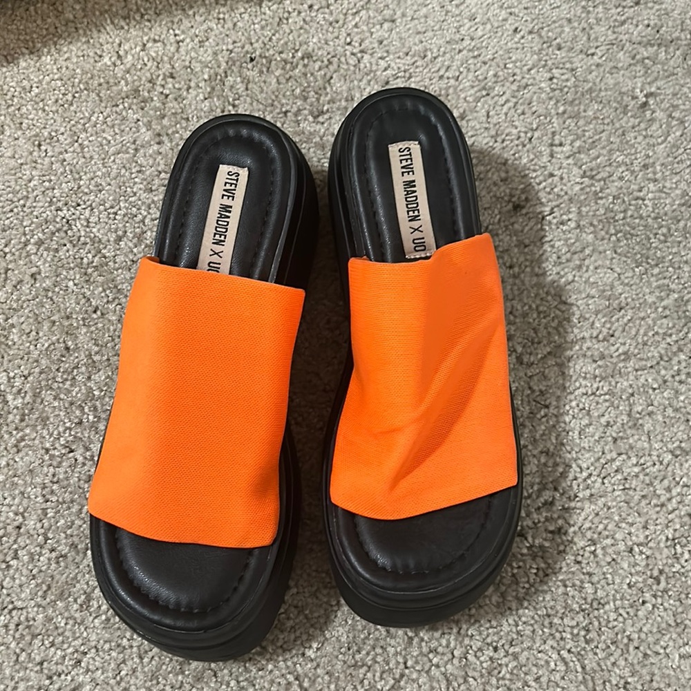 Steve Madden platform slides